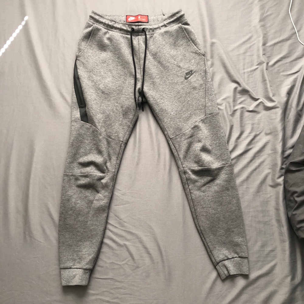 Nike Sportswear Tech Fleece Joggers (Carbon Grey)